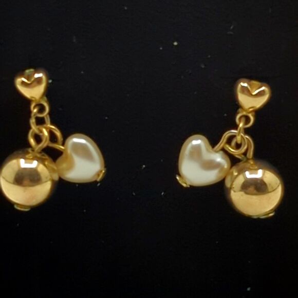 Pearl Heart Drop Earrings with Gift Box – Dainty Romantic Style - Picture 3 of 3